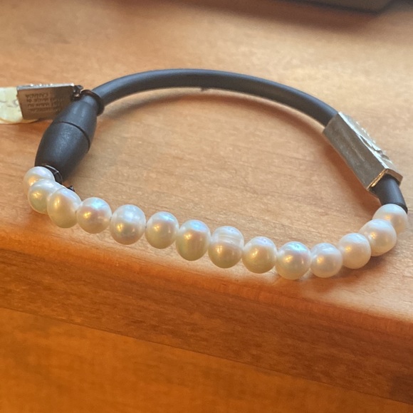 Genuine, pearl and rubber bracelet🌺 - Picture 2 of 4